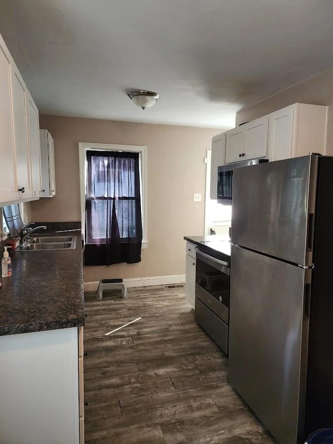 825 30th ST - Photo 5
