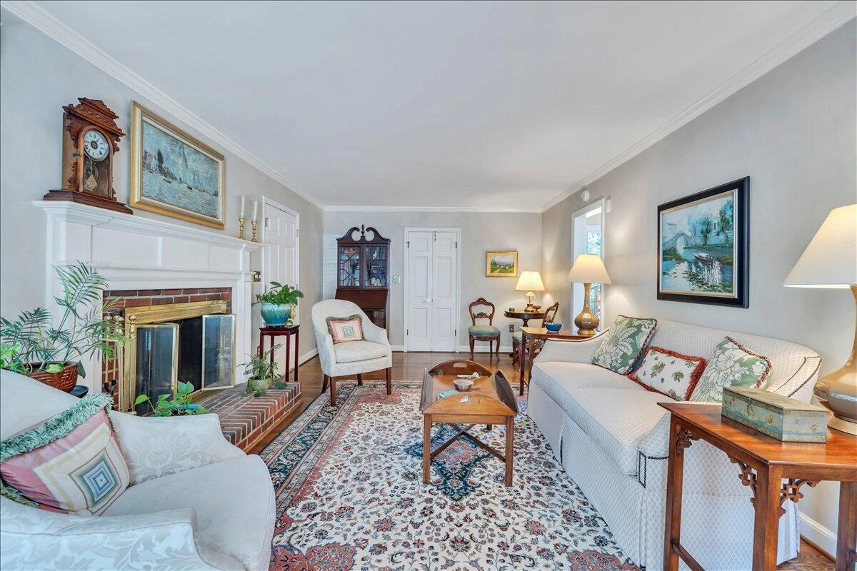 2581 Inglewood RD - Photo 2