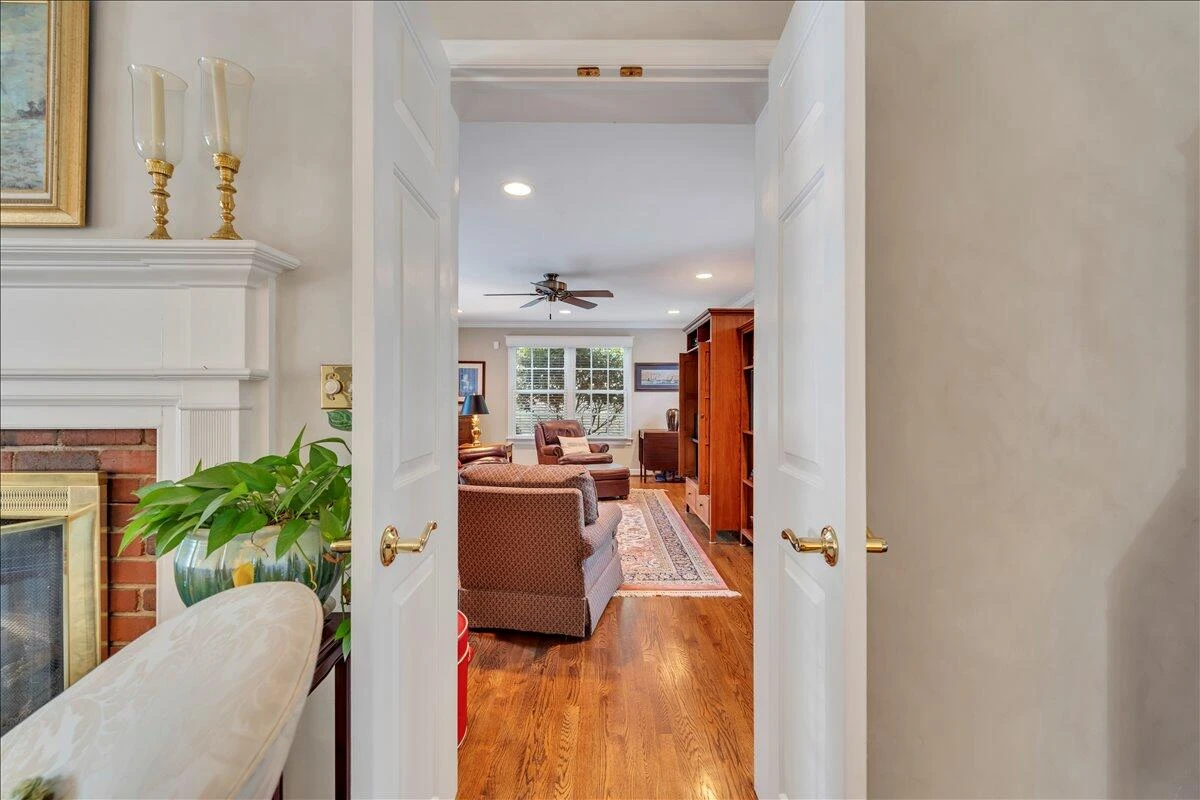 2581 Inglewood RD - Photo 3
