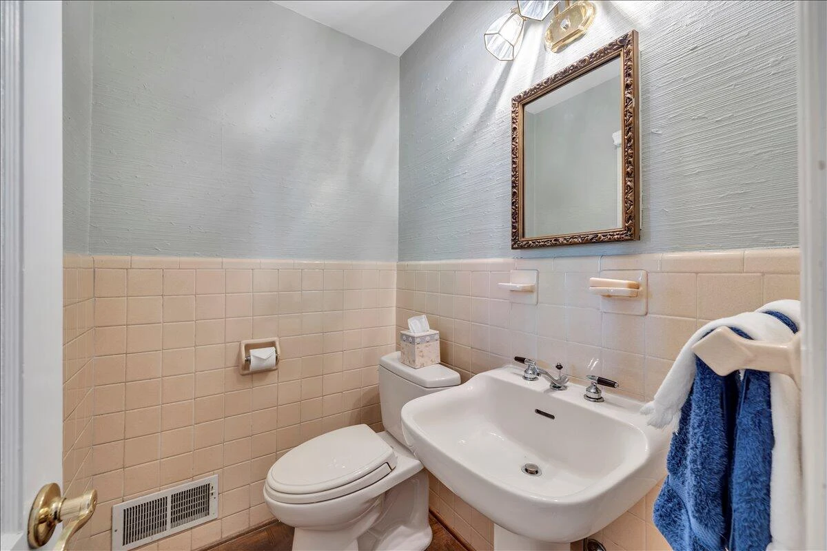 2581 Inglewood RD - Photo 4