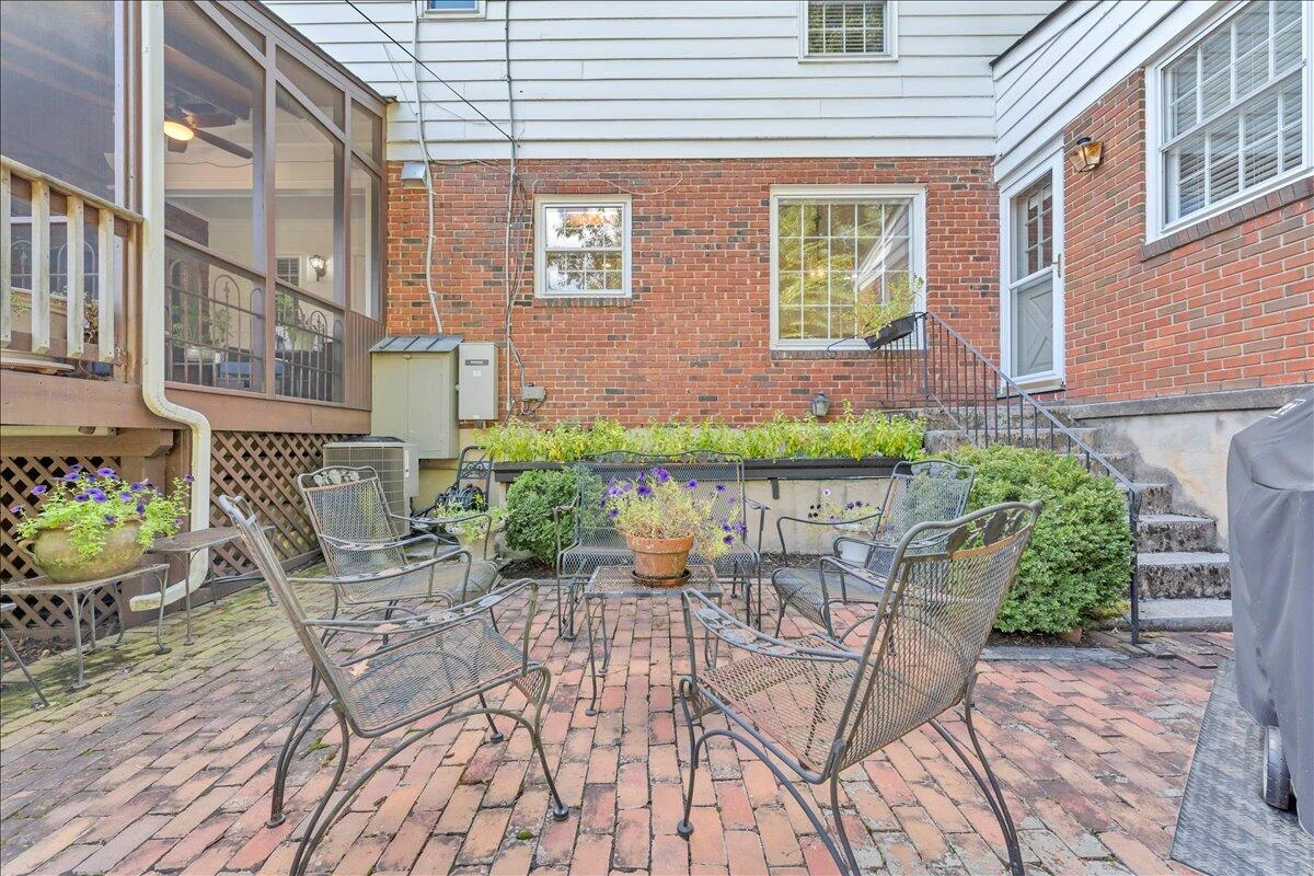 2581 Inglewood RD - Photo 7