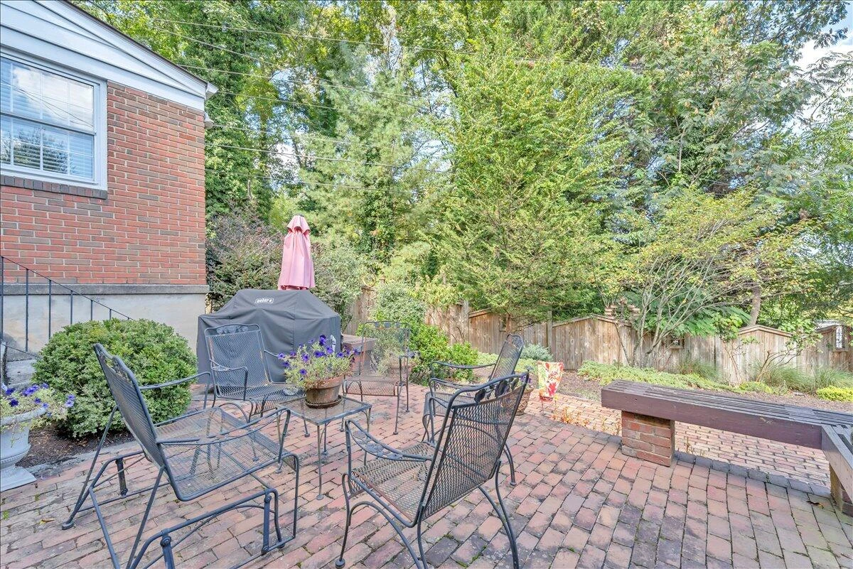 2581 Inglewood RD - Photo 8