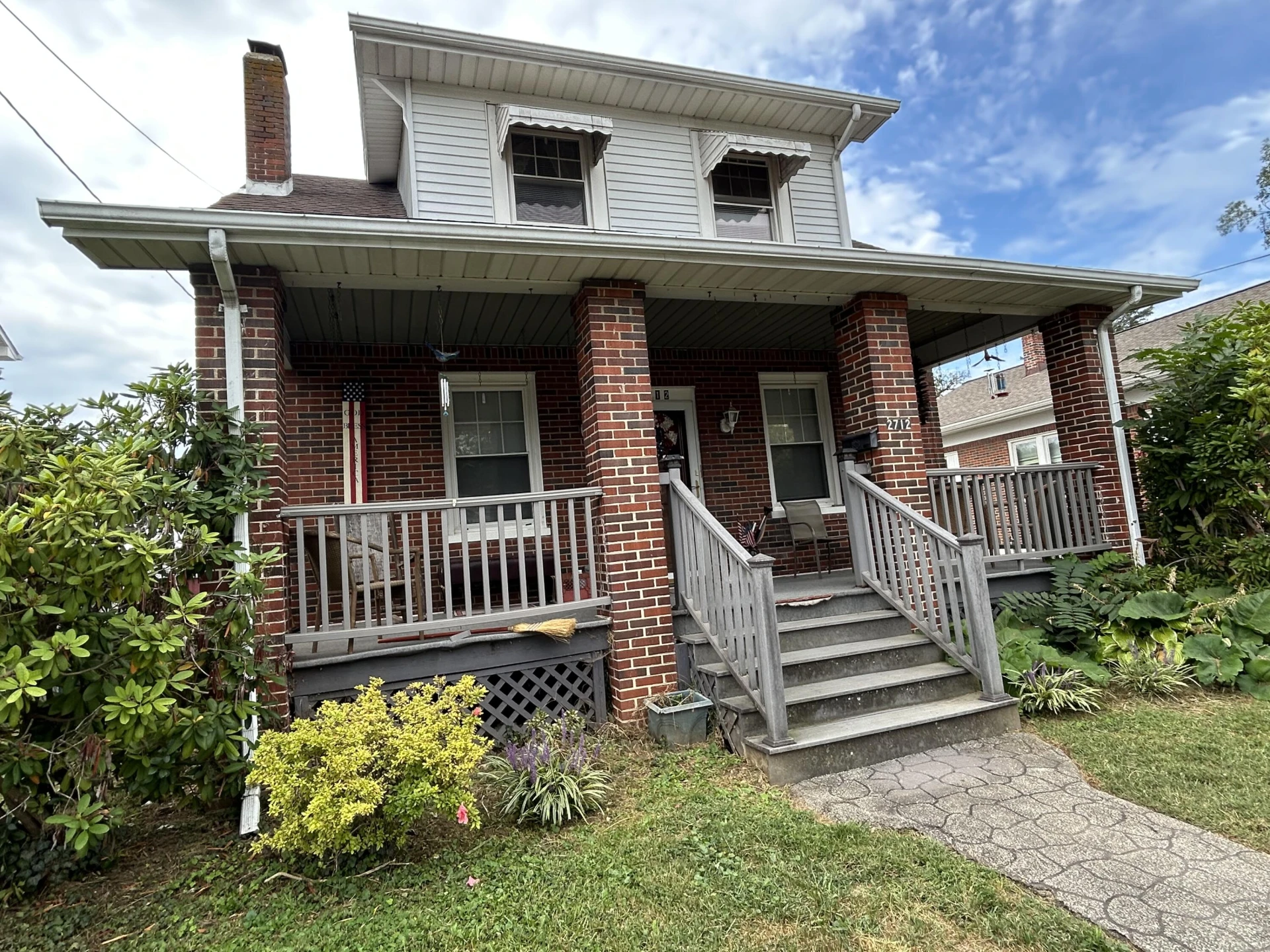2712 Meadows ST - Photo 2