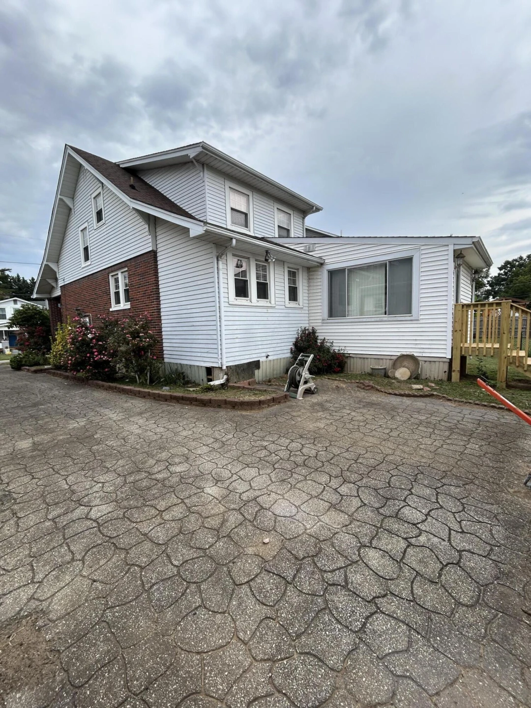 2712 Meadows ST - Photo 6