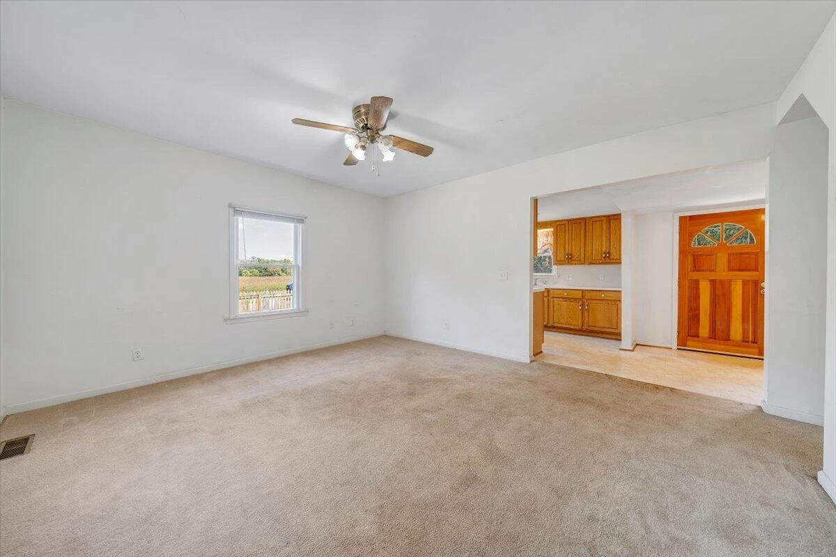 1494 Riverside DR - Photo 12
