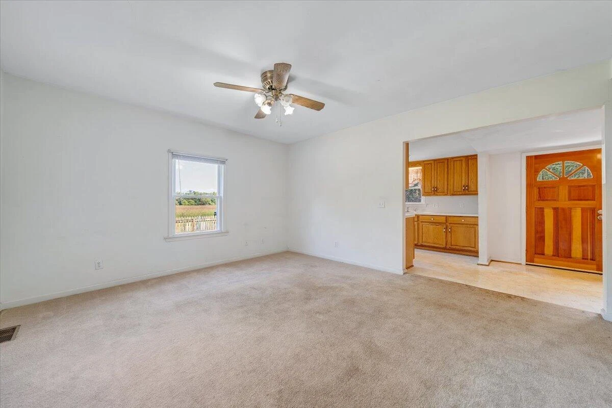 1494 Riverside DR - Photo 13