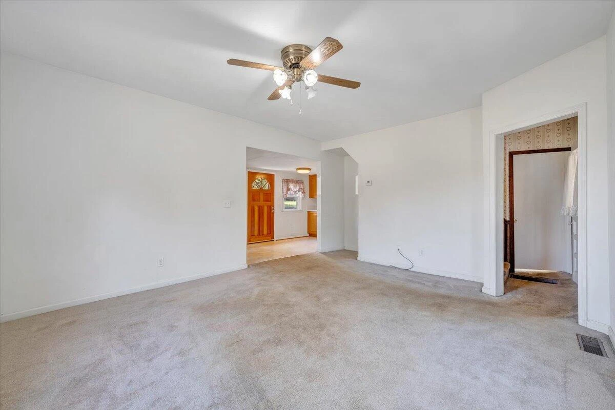 1494 Riverside DR - Photo 15
