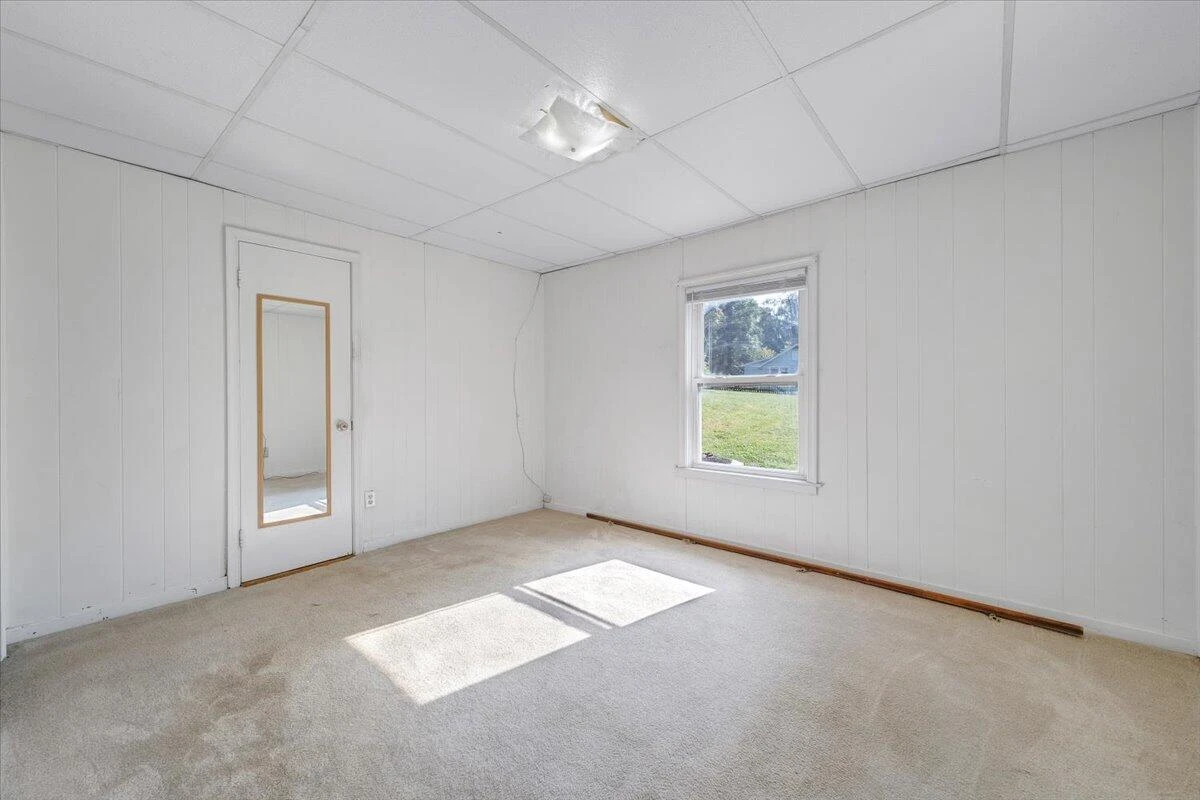1494 Riverside DR - Photo 17