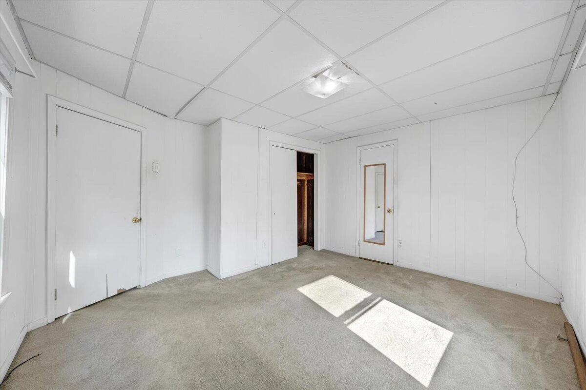 1494 Riverside DR - Photo 18