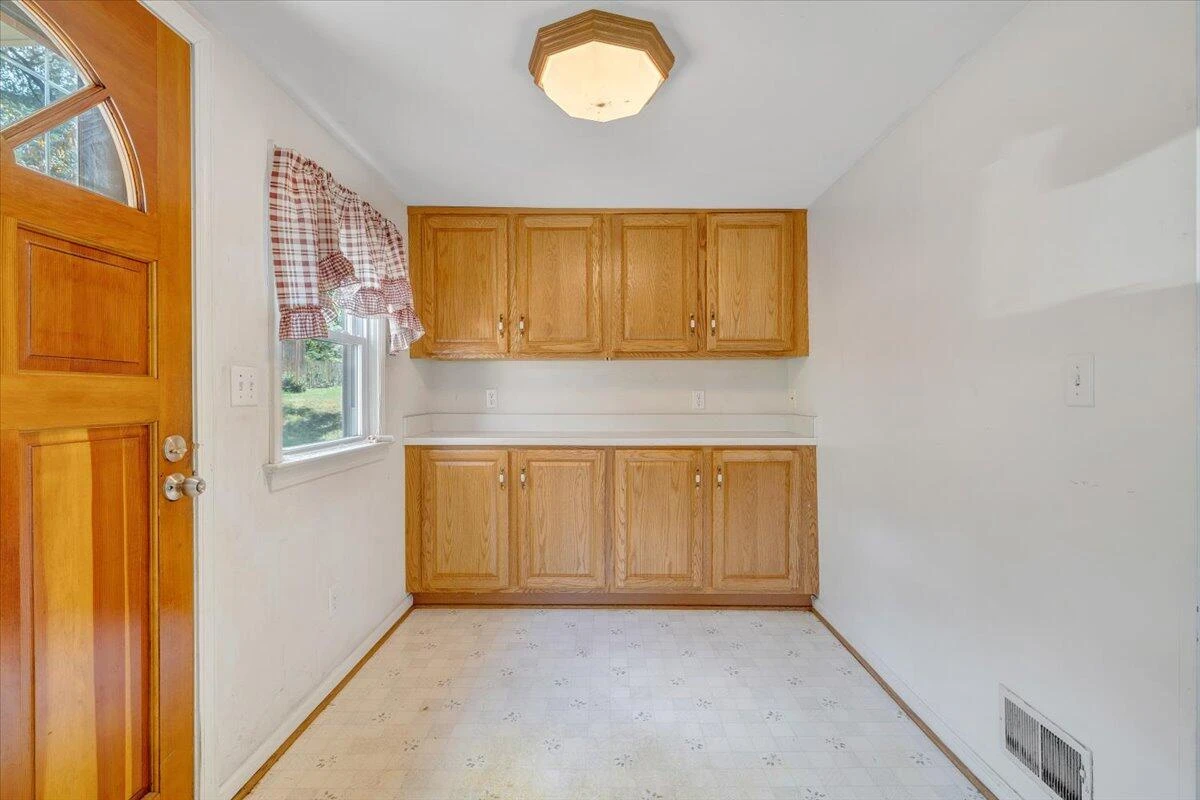 1494 Riverside DR - Photo 2