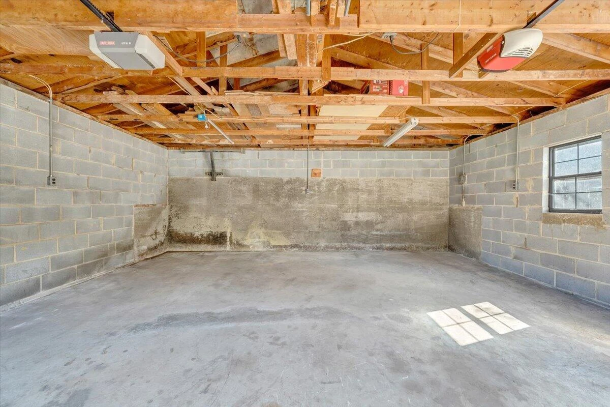 1494 Riverside DR - Photo 29