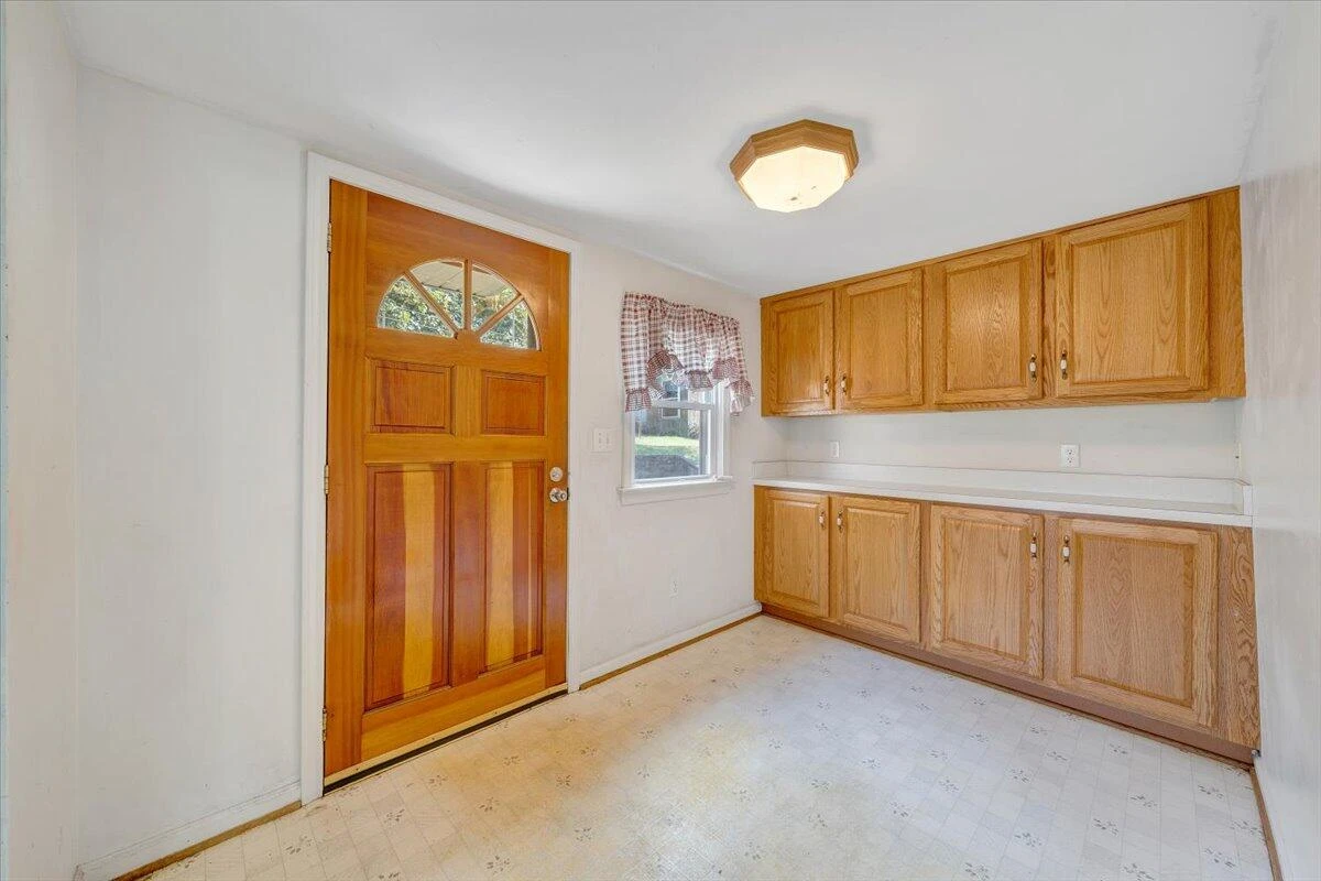 1494 Riverside DR - Photo 3