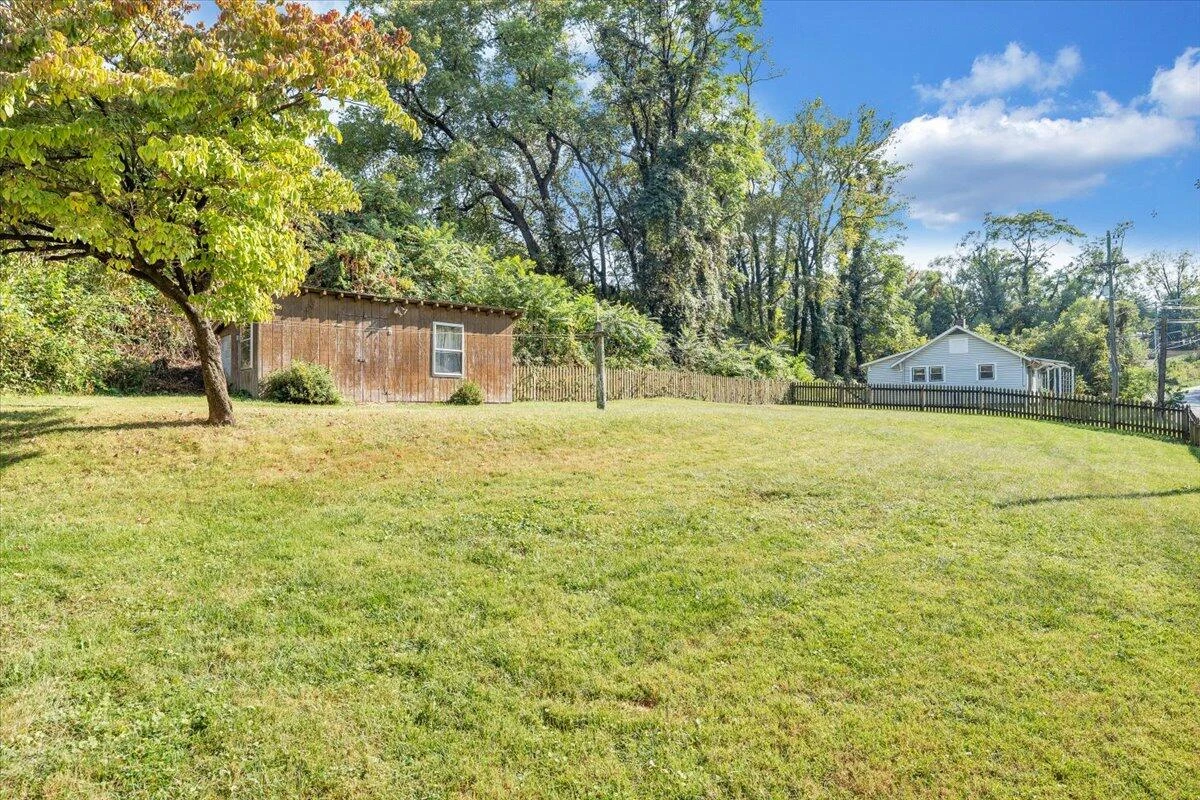 1494 Riverside DR - Photo 30