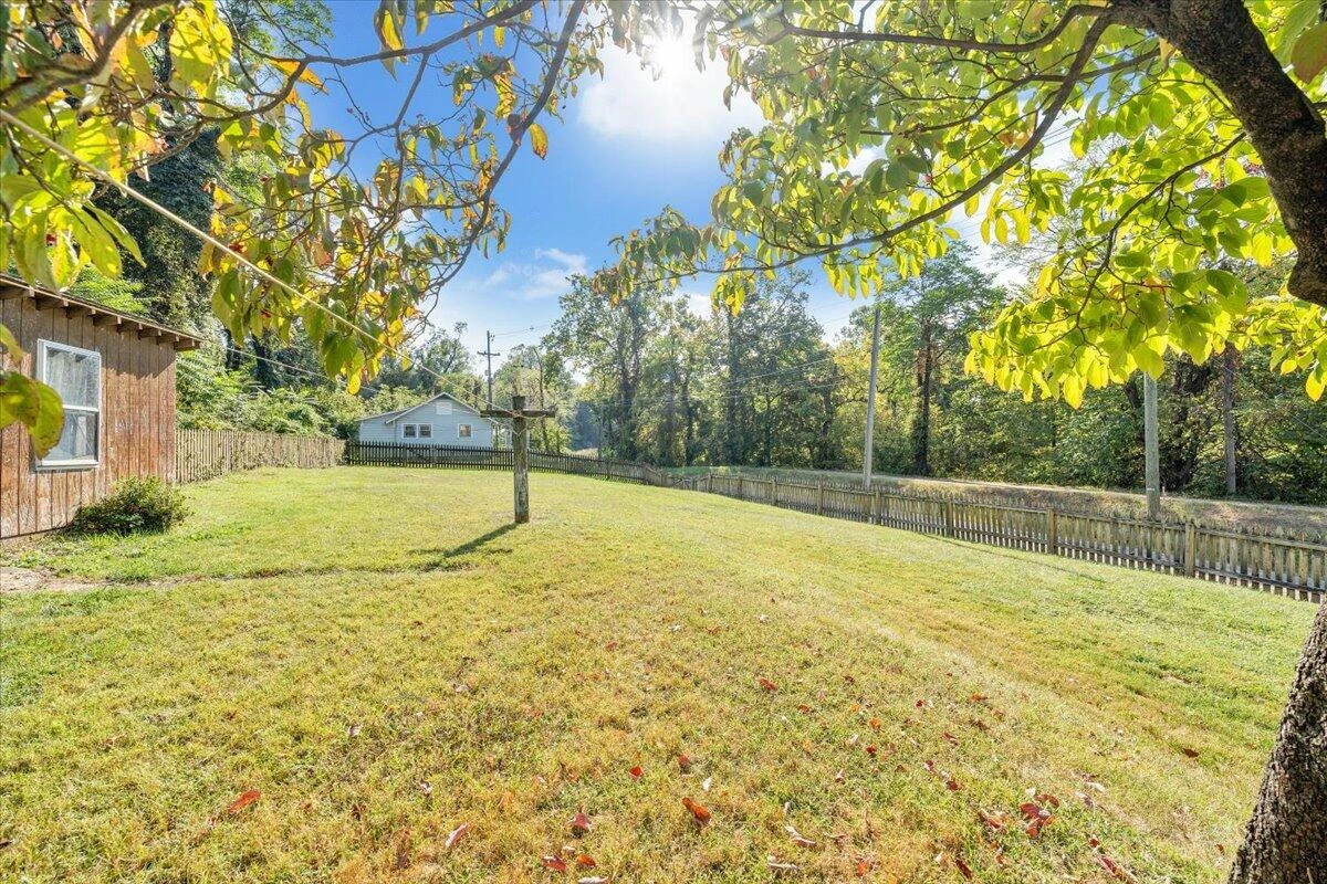 1494 Riverside DR - Photo 31