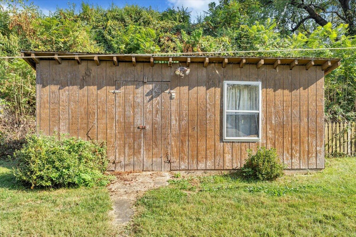 1494 Riverside DR - Photo 33