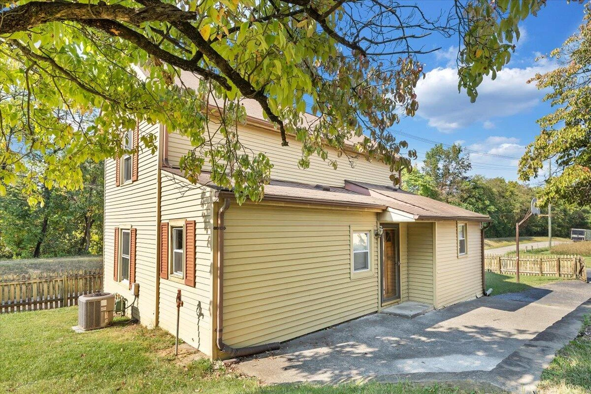 1494 Riverside DR - Photo 34