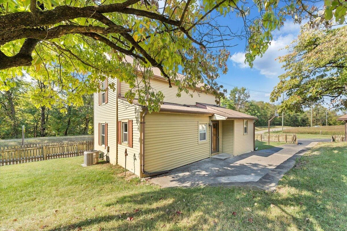 1494 Riverside DR - Photo 35