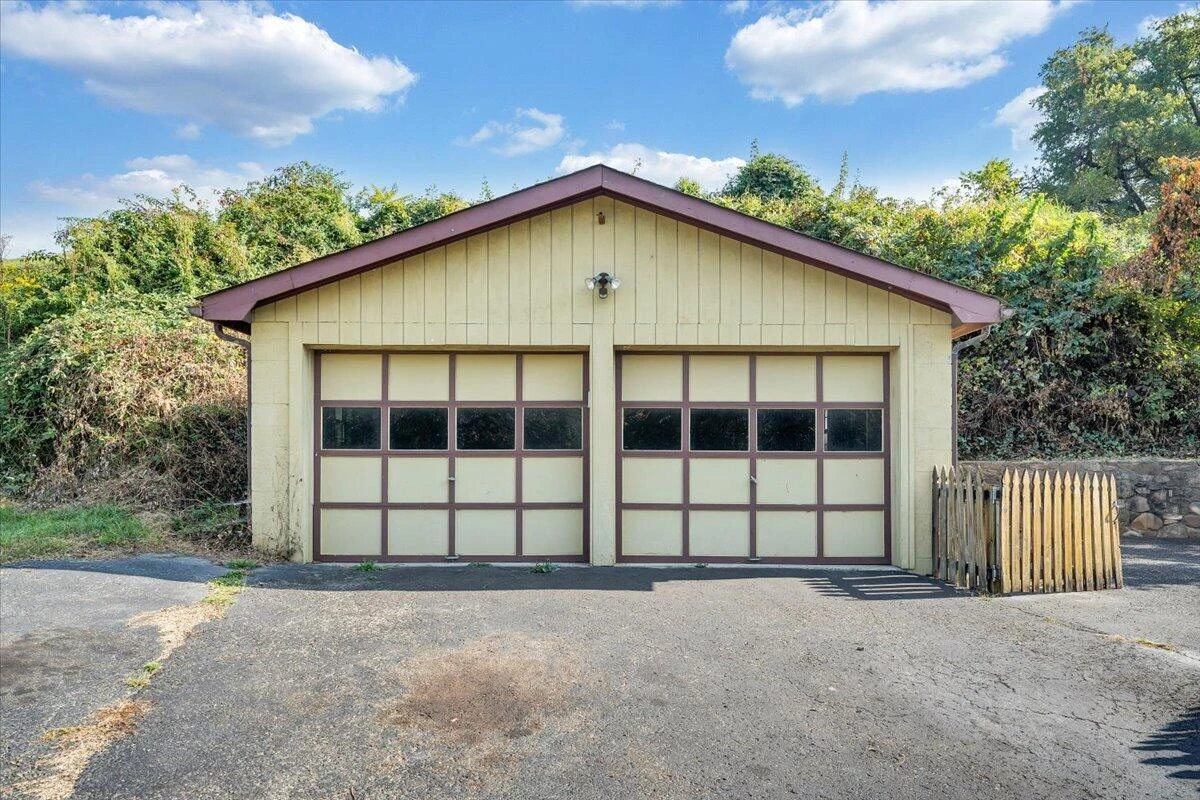 1494 Riverside DR - Photo 37