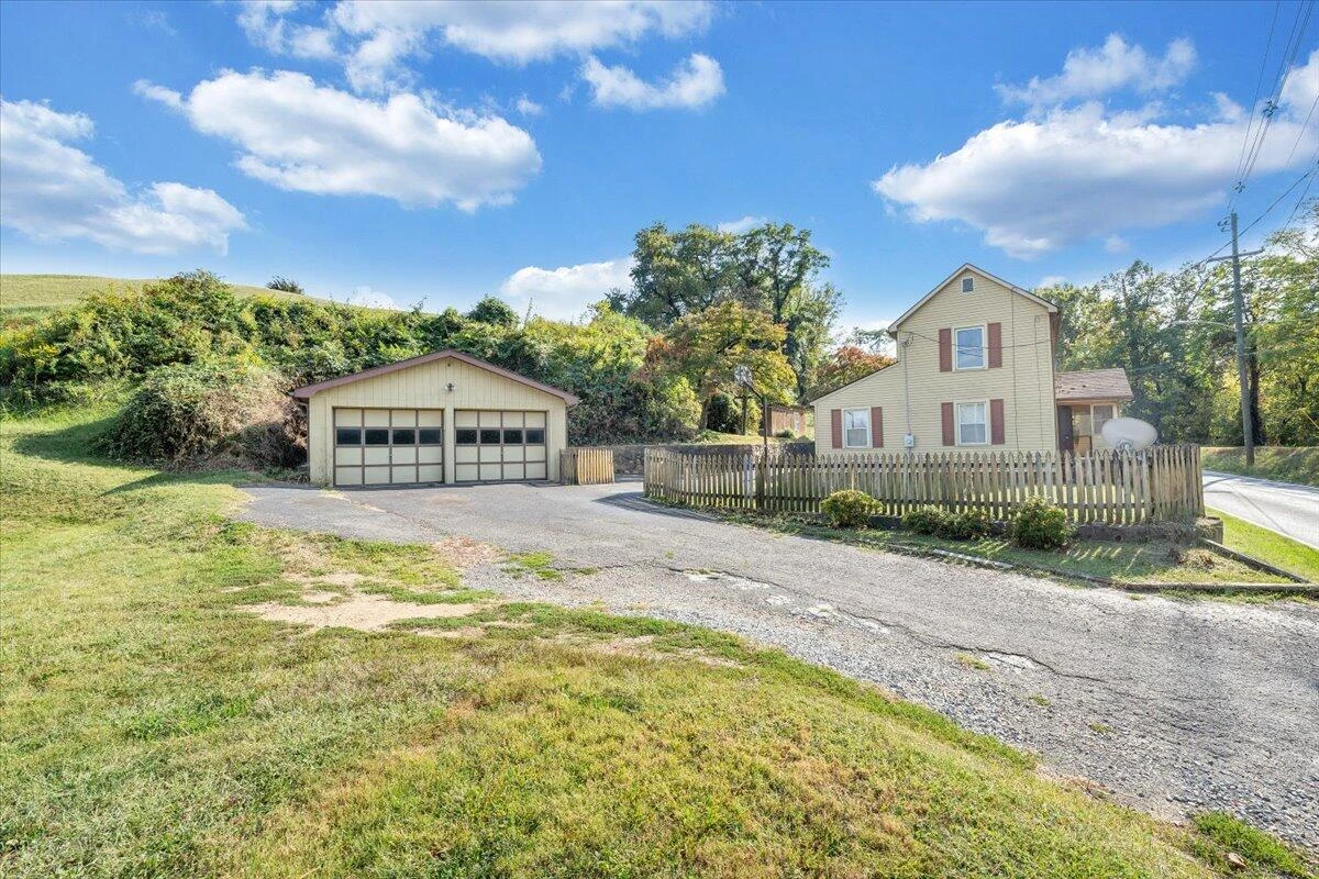 1494 Riverside DR - Photo 38