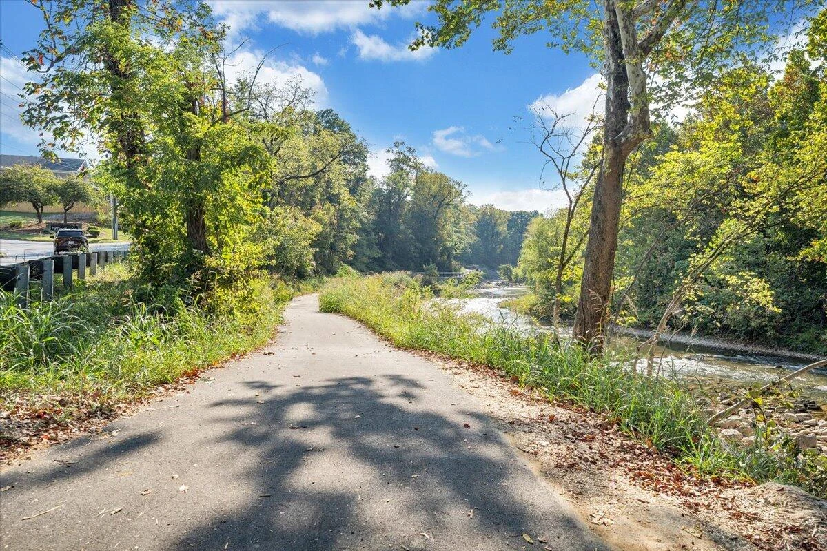 1494 Riverside DR - Photo 40