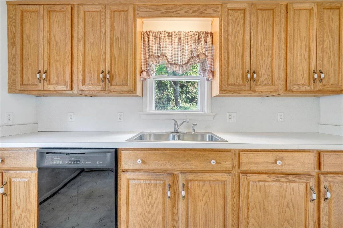 1494 Riverside DR - Photo 7