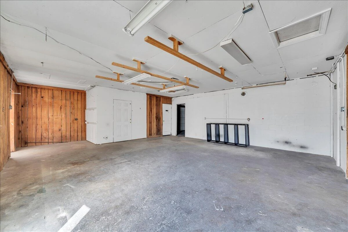 3121 Plantation RD - Photo 3