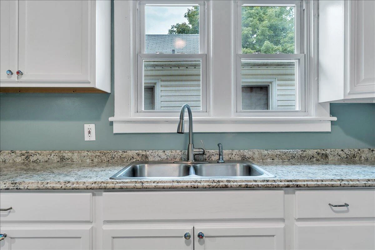 811 RUTHERFORD AVE - Photo 12