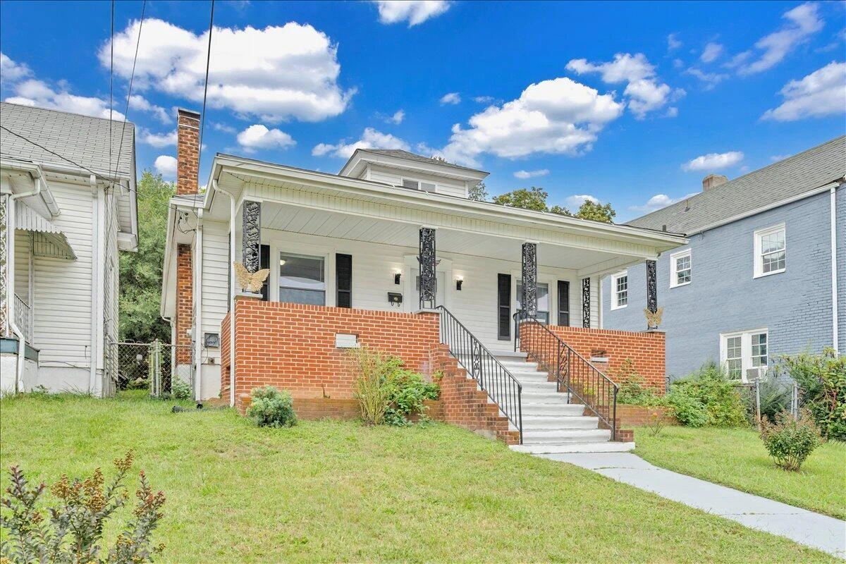 811 RUTHERFORD AVE - Photo 2