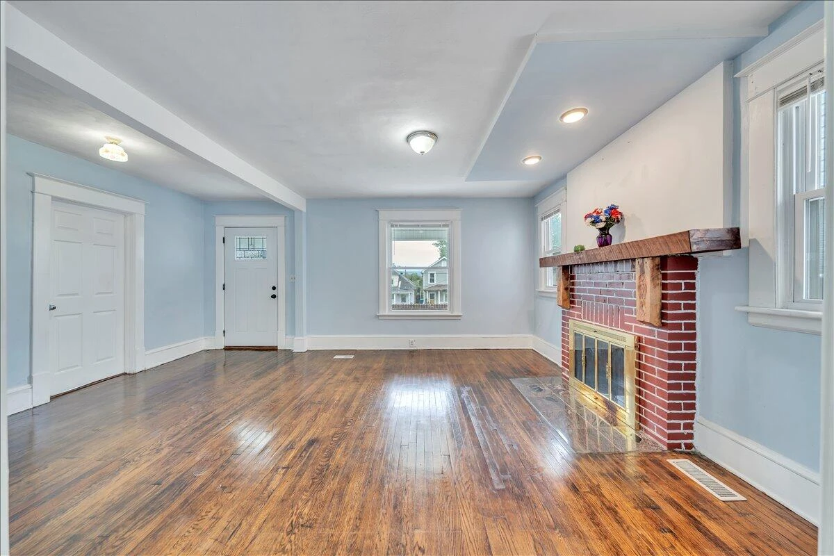 811 RUTHERFORD AVE - Photo 3