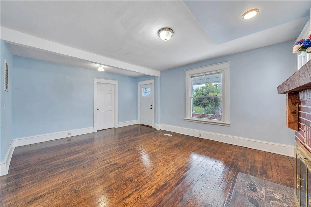 811 RUTHERFORD AVE - Photo 4