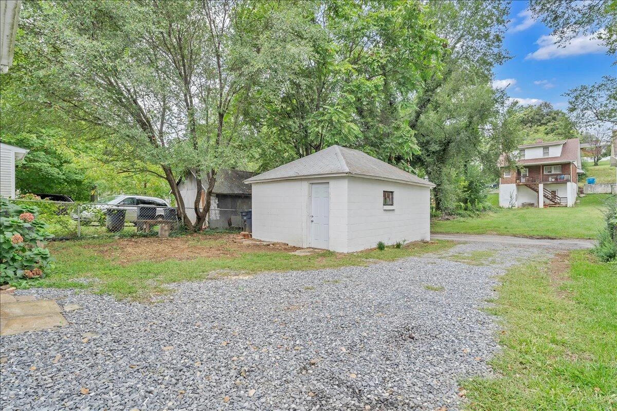 811 RUTHERFORD AVE - Photo 45