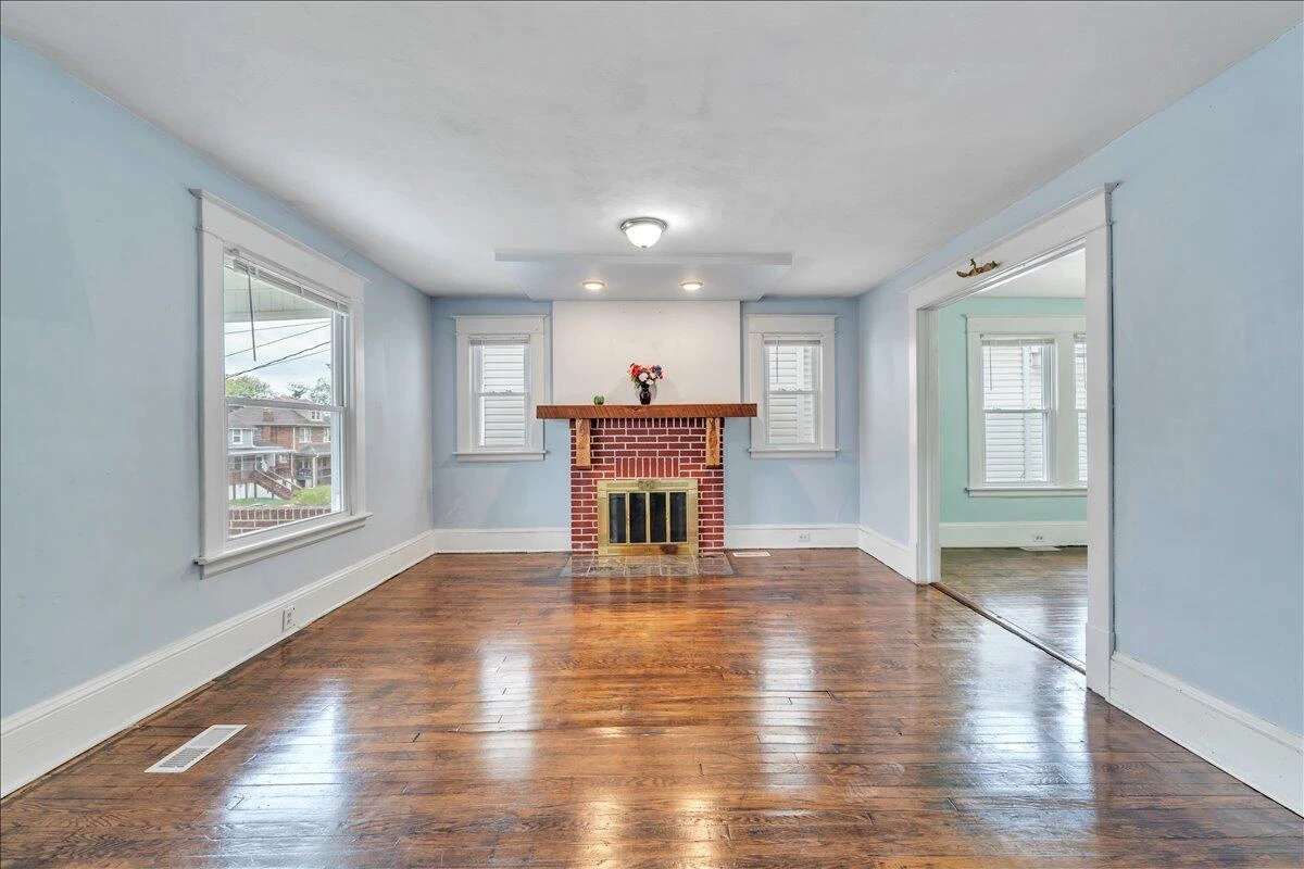 811 RUTHERFORD AVE - Photo 5