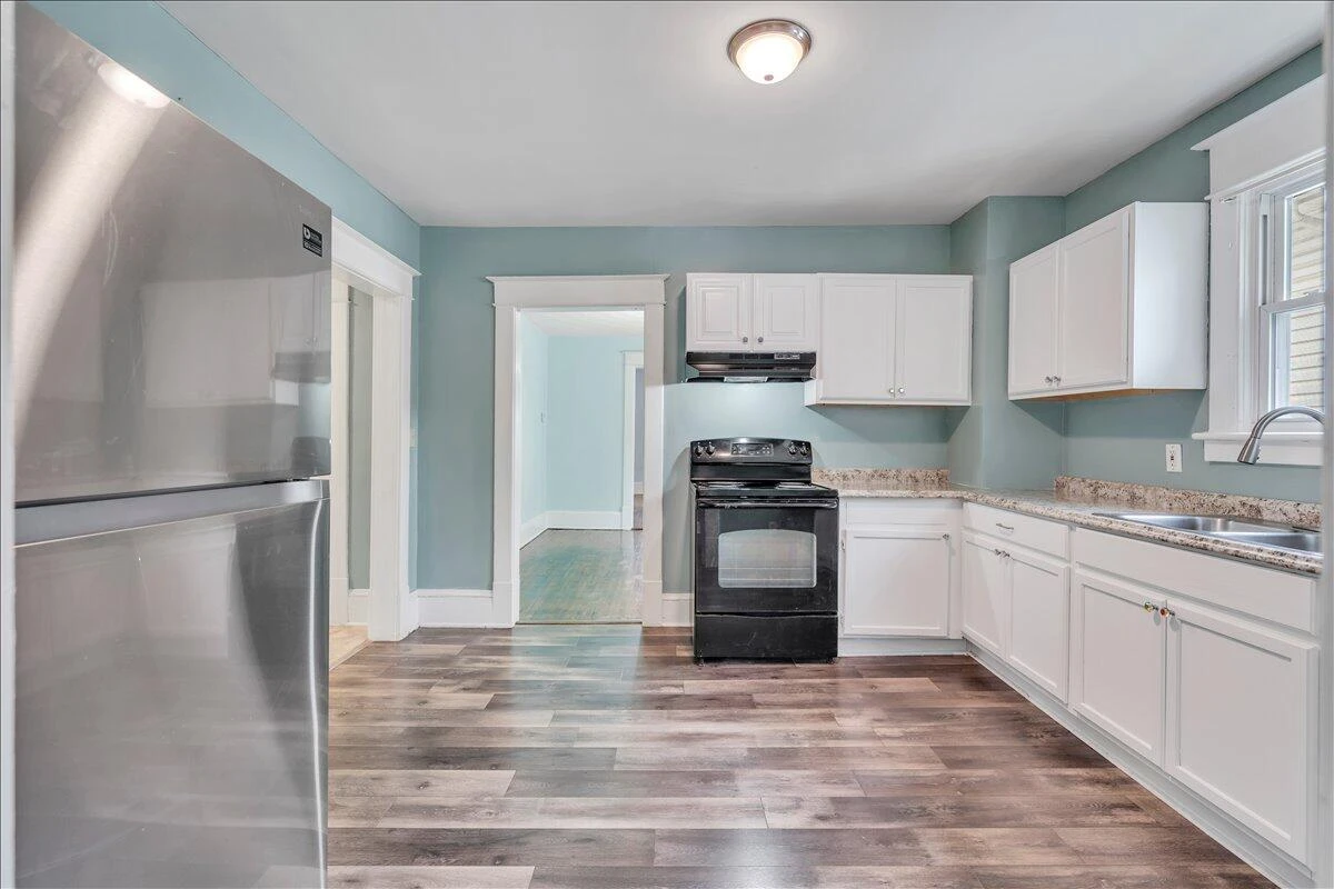 811 RUTHERFORD AVE - Photo 8