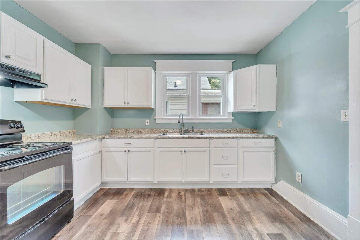 811 RUTHERFORD AVE - Photo 9
