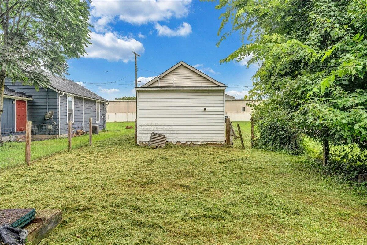 2116 Russell AVE - Photo 18
