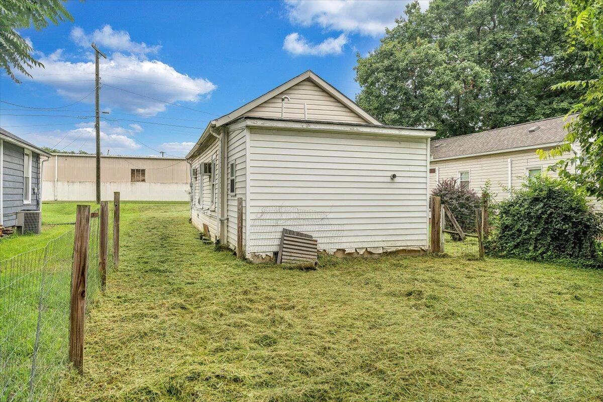 2116 Russell AVE - Photo 19