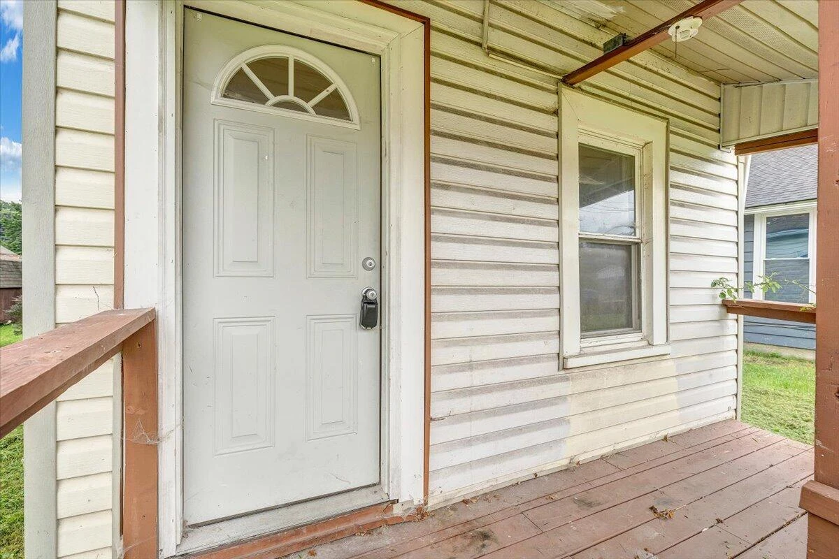 2116 Russell AVE - Photo 3