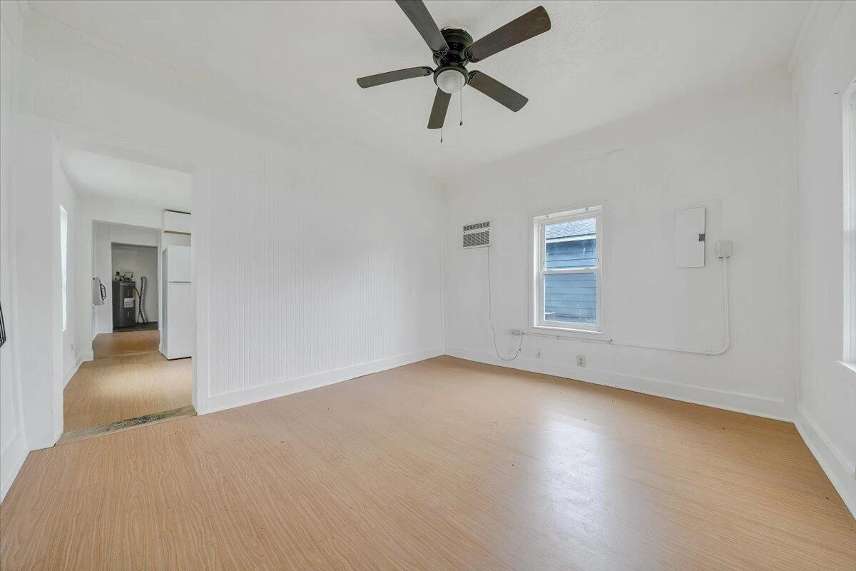 2116 Russell AVE - Photo 4
