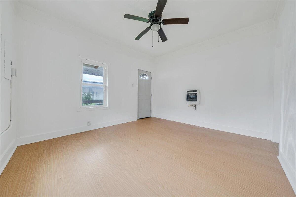 2116 Russell AVE - Photo 6