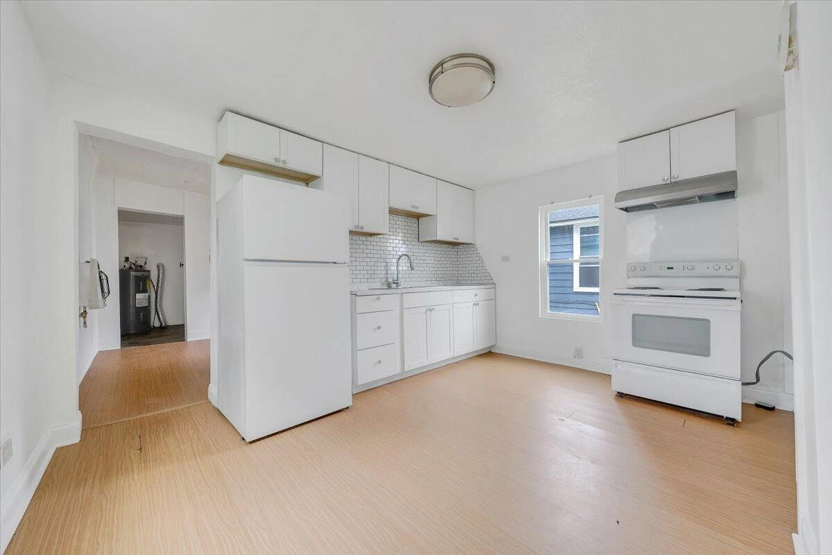 2116 Russell AVE - Photo 8