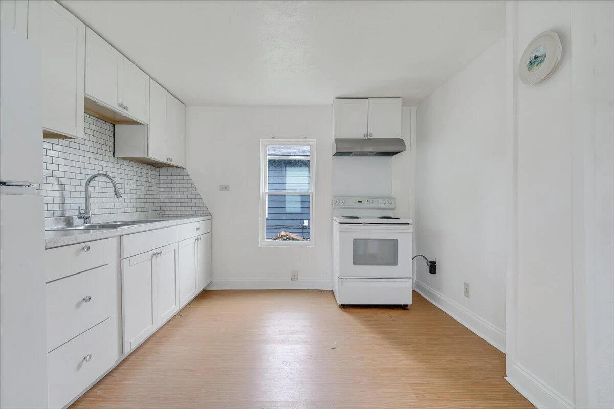 2116 Russell AVE - Photo 9