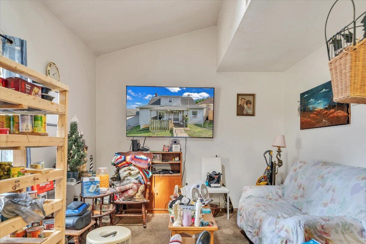 1206 Tompkins AVE - Photo 15