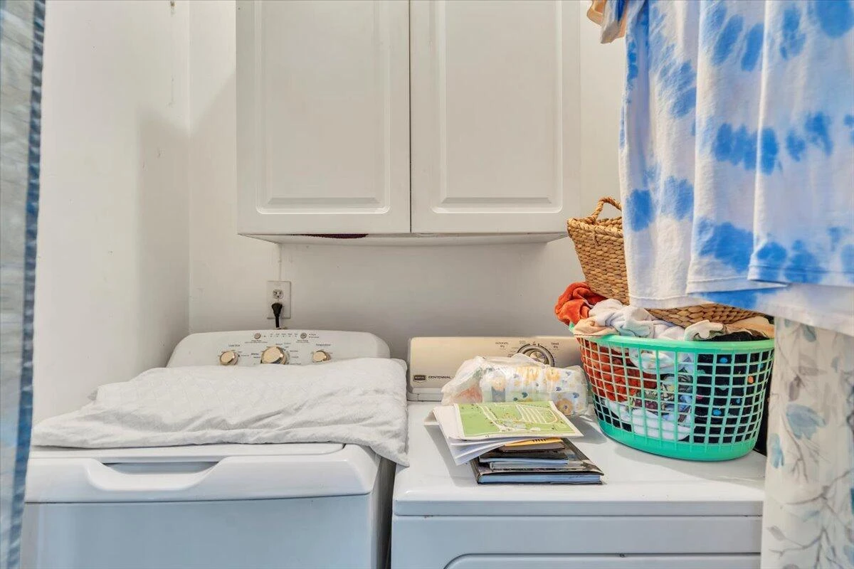 1206 Tompkins AVE - Photo 16