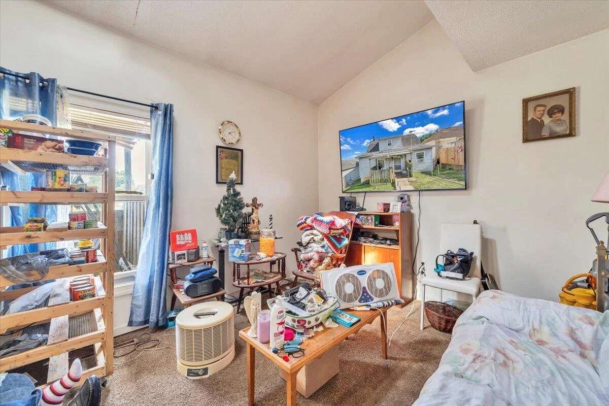1206 Tompkins AVE - Photo 17