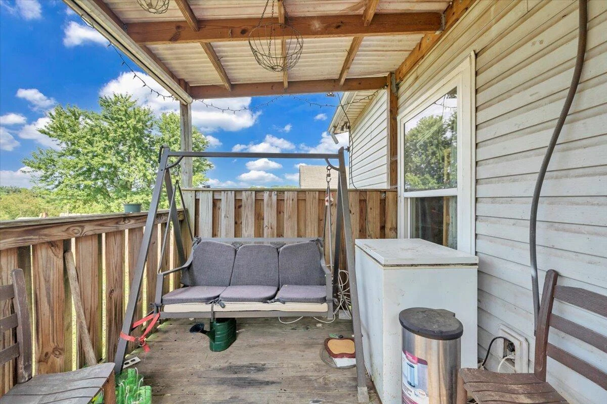 1206 Tompkins AVE - Photo 19