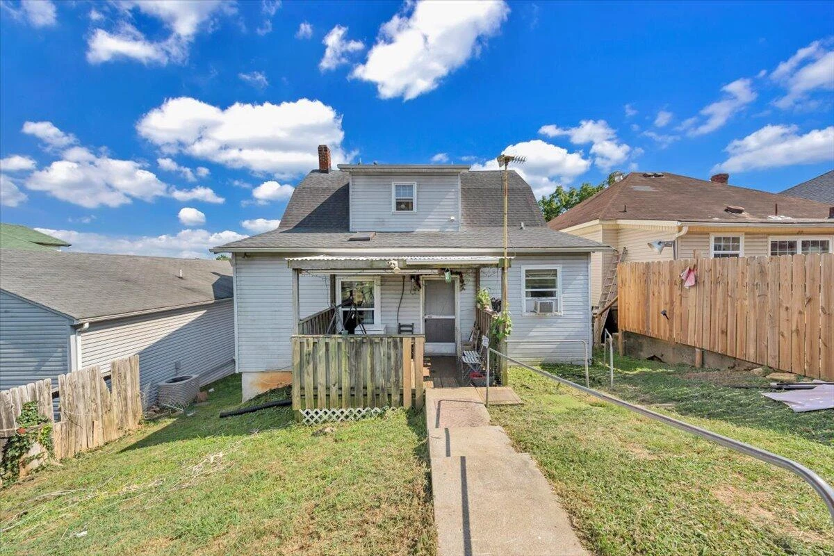1206 Tompkins AVE - Photo 20