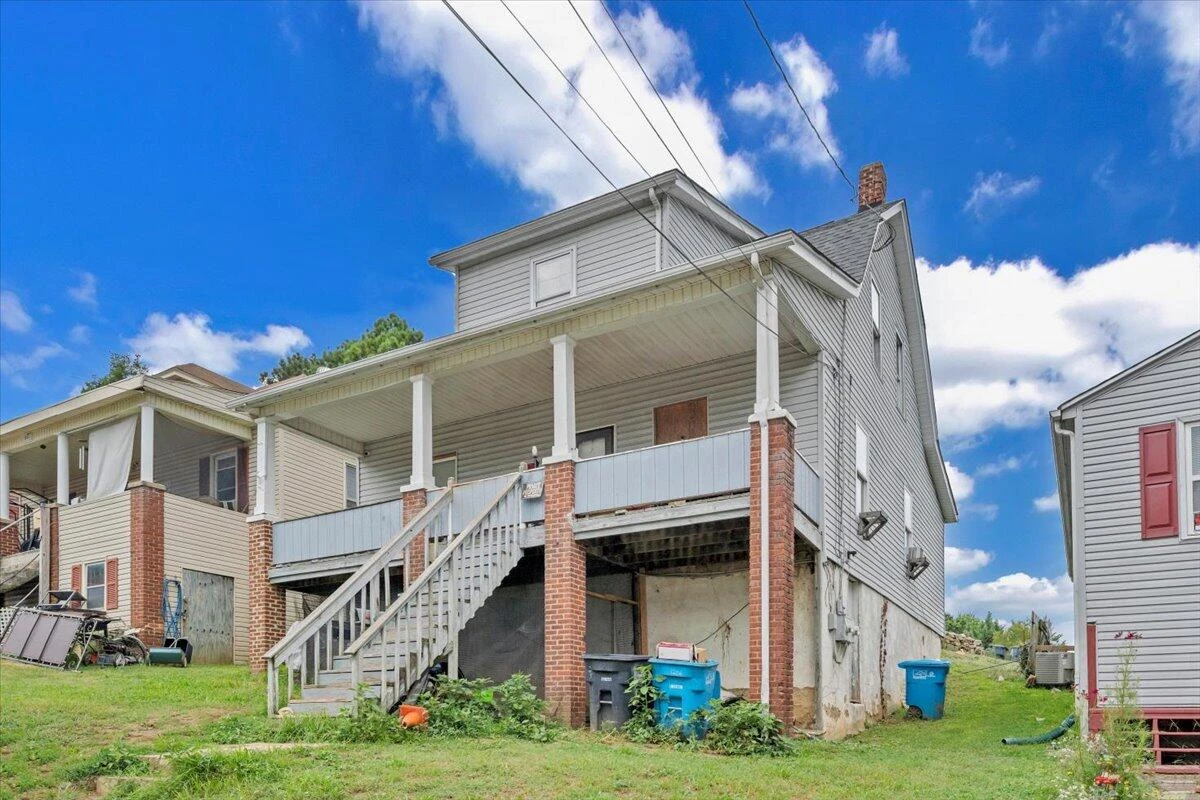 1206 Tompkins AVE - Photo 26