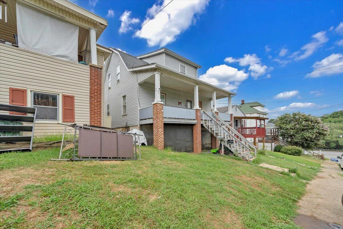 1206 Tompkins AVE - Photo 27
