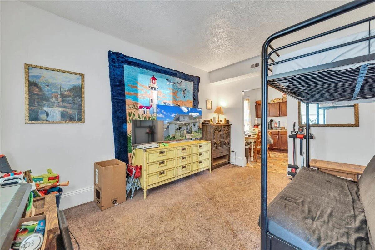 1206 Tompkins AVE - Photo 28