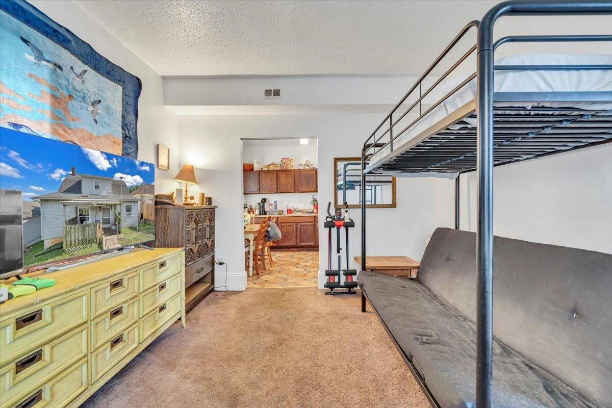 1206 Tompkins AVE - Photo 29